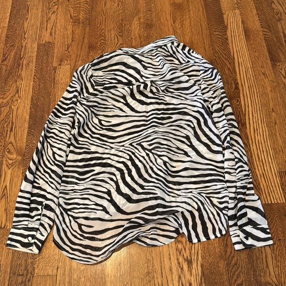 Princess Polly Women’s Zebra Print Button-Up Shirt Size 2 - Picture 5 of 7